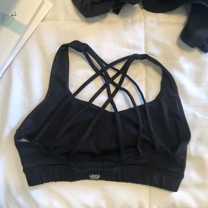 Cross-back sports bra